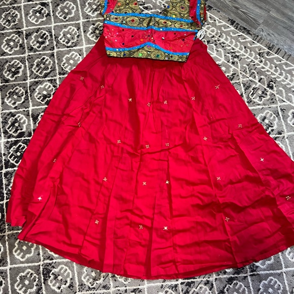 Chaniyacholi with dupatta - Picture 2 of 6